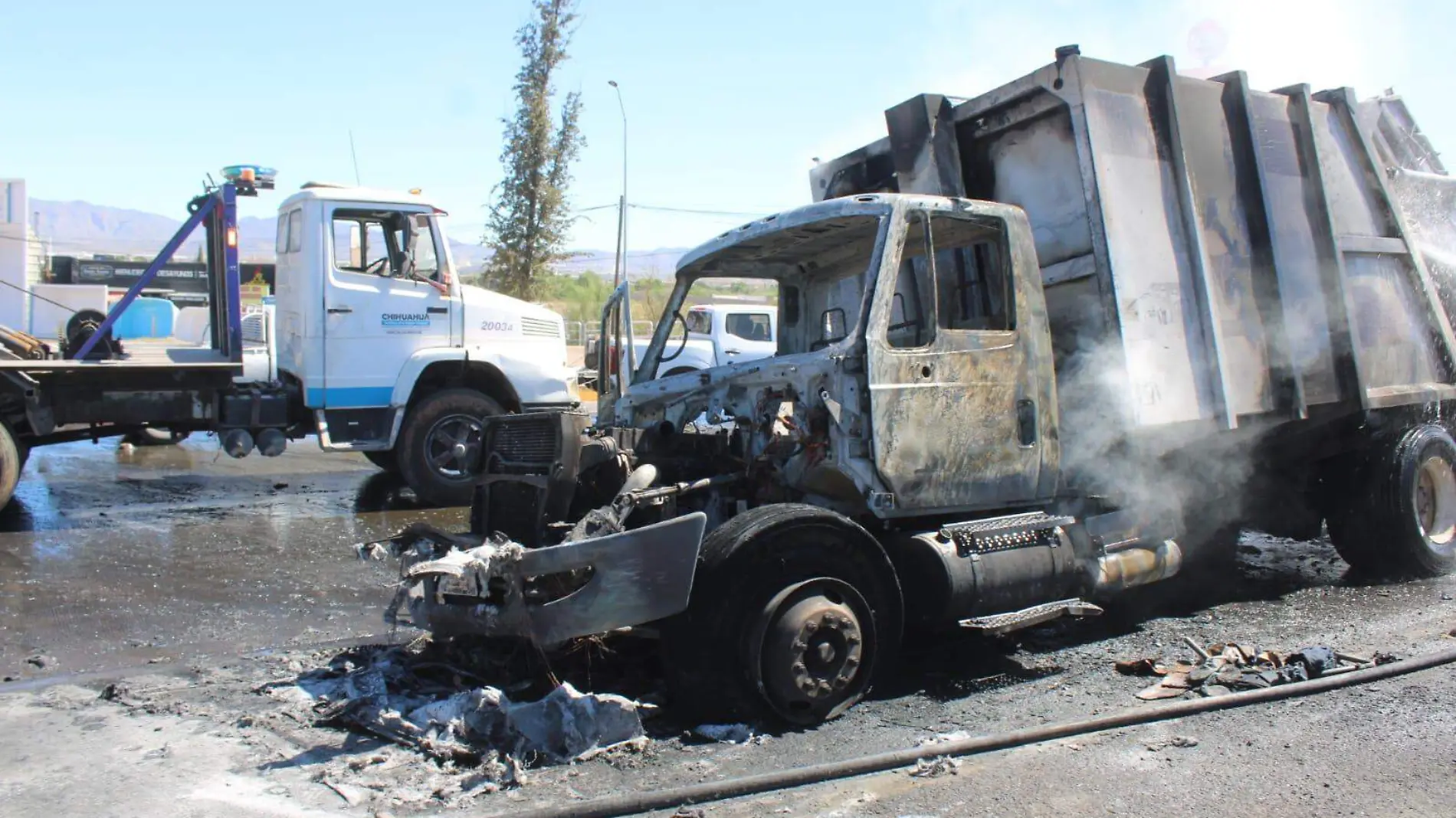 incendio camión de basura bomberos